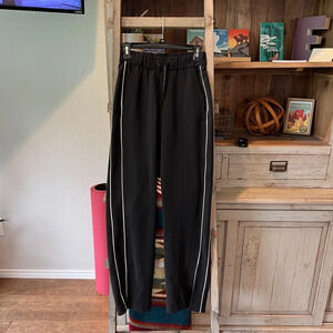 Lululemon women’s On the right track pant size 2